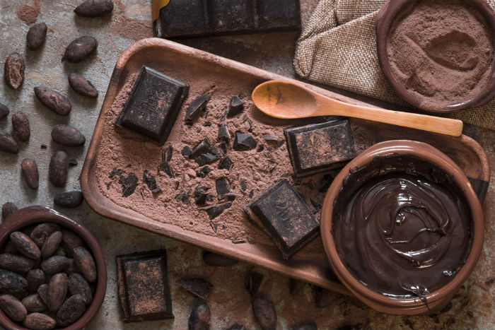 Chocolate Amargo - 8 Cuidados Com a Sua Pele Para Mantê-la Protegida, Bonita e Saudável no Inverno