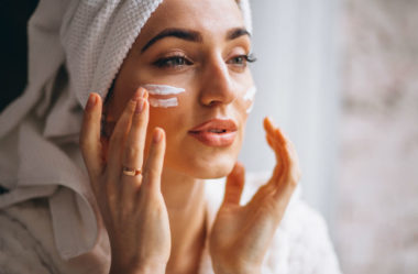 10 maneiras práticas e fáceis de como reduzir as rugas do rosto