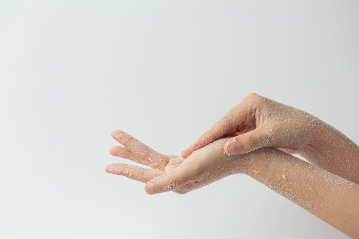 Esfoliante caseiro para tratamento da pele das maos ressecadas - Mãos ressecadas e rachadas: o que pode ser e como tratar