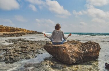 Quanto tempo devo praticar a meditação para obter seus benefícios?